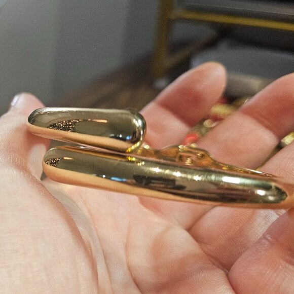 Chunky Gold Hinge Bracelet - Picture 4 of 4